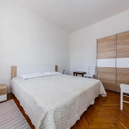 Apartment Jelen Kaštela